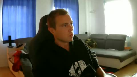 Snapshot of herbstenden chatting on May 17, 4:03 pm John Pearl online show from May 17, 4:03 pm