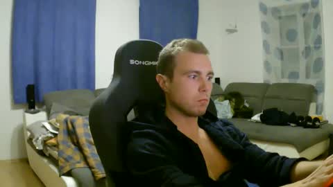 Snapshot of herbstenden chatting on May 20, 8:37 pm John Pearl online show from May 20, 8:37 pm