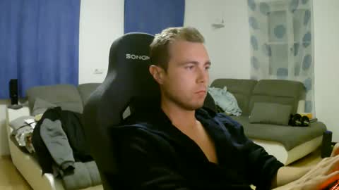 Snapshot of herbstenden chatting on May 23, 8:02 pm John Pearl online show from May 23, 8:02 pm
