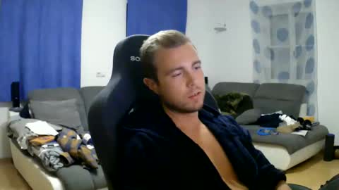Snapshot of herbstenden chatting on May 30, 8:39 pm John Pearl online show from May 30, 8:39 pm