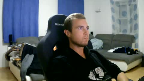 Snapshot of herbstenden chatting on June 12, 7:02 pm John Pearl online show from June 12, 7:02 pm