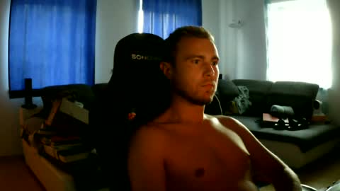 Snapshot of herbstenden chatting on July 3, 6:47 pm John Pearl online show from July 3, 6:47 pm