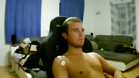 Snapshot of herbstenden chatting on July 28, 8:52 pm John Pearl online show from July 28, 8:52 pm