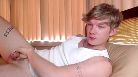 Snapshot of hercules__ chatting on December 13, 4:43 am Gregblonde  Alextattoo online show from December 13, 4:43 am