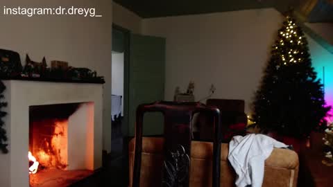 Snapshot of hercules__ chatting on December 26, 9:55 am Gregblonde  Alextattoo online show from December 26, 9:55 am