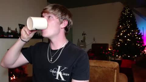 Snapshot of hercules__ chatting on December 28, 12:13 pm Gregblonde  Alextattoo online show from December 28, 12:13 pm