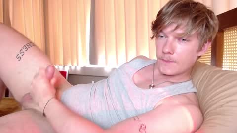 Snapshot of hercules__ chatting on January 3, 4:33 am Gregblonde  Alextattoo online show from January 3, 4:33 am