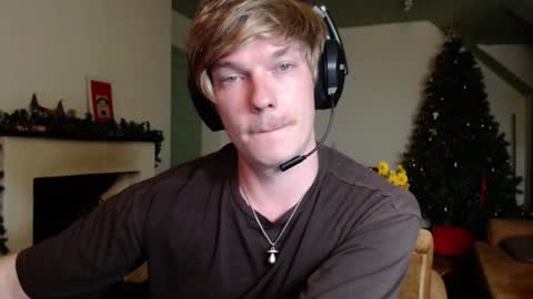 Snapshot of hercules__ chatting on January 7, 3:44 pm Gregblonde  Alextattoo online show from January 7, 3:44 pm