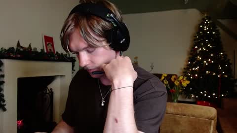 Snapshot of hercules__ chatting on January 8, 3:28 pm Gregblonde  Alextattoo online show from January 8, 3:28 pm