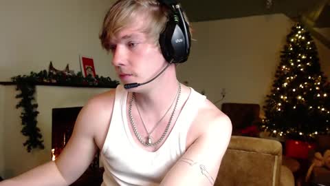 Snapshot of hercules__ chatting on January 13, 3:36 pm Gregblonde  Alextattoo online show from January 13, 3:36 pm