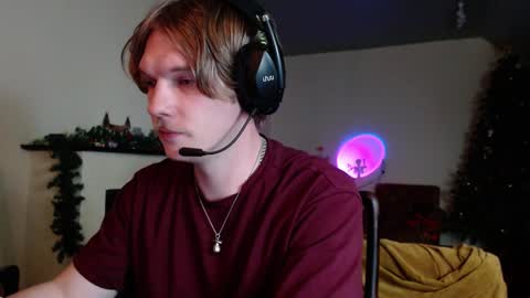 Snapshot of hercules__ chatting on January 27, 2:46 pm Gregblonde  Alextattoo online show from January 27, 2:46 pm