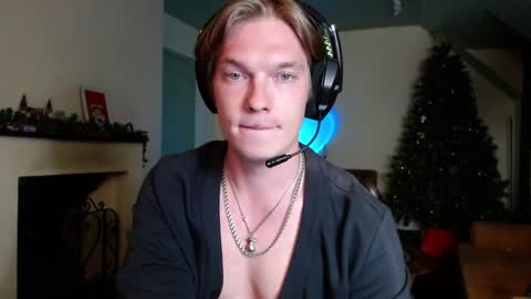 Snapshot of hercules__ chatting on January 29, 5:56 pm Gregblonde  Alextattoo online show from January 29, 5:56 pm