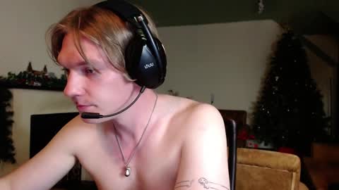 Snapshot of hercules__ chatting on February 1, 4:44 pm Gregblonde  Alextattoo online show from February 1, 4:44 pm