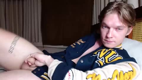 Snapshot of hercules__ chatting on February 20, 4:03 pm Gregblonde  Alextattoo online show from February 20, 4:03 pm