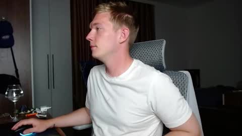 Snapshot of hercules__ chatting on September 16, 1:45 pm Gregblonde  Alextattoo online show from September 16, 1:45 pm