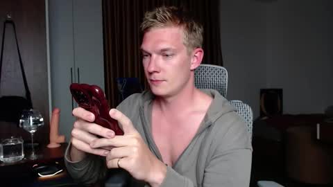 Snapshot of hercules__ chatting on September 21, 2:40 pm Gregblonde  Alextattoo online show from September 21, 2:40 pm