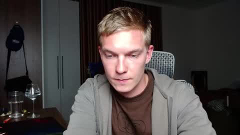 Snapshot of hercules__ chatting on September 28, 2:22 pm Gregblonde  Alextattoo online show from September 28, 2:22 pm