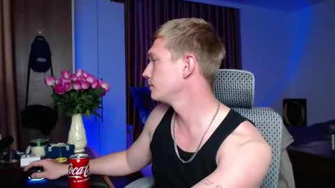 Snapshot of hercules__ chatting on September 30, 4:12 pm Gregblonde  Alextattoo online show from September 30, 4:12 pm