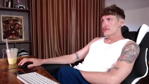 Snapshot of hercules__ chatting on October 4, 1:58 am Gregblonde  Alextattoo online show from October 4, 1:58 am