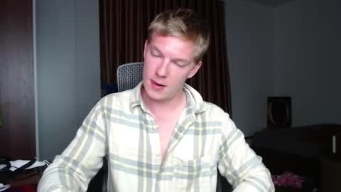 Snapshot of hercules__ chatting on October 22, 2:28 pm Gregblonde  Alextattoo online show from October 22, 2:28 pm