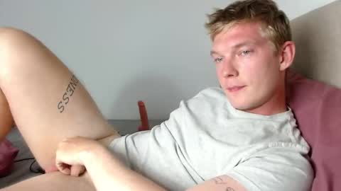 Snapshot of hercules__ chatting on October 25, 4:02 pm Gregblonde  Alextattoo online show from October 25, 4:02 pm