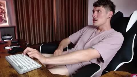 Snapshot of hercules__ chatting on October 30, 2:46 am Gregblonde Alextattoo online show from October 30, 2:46 am