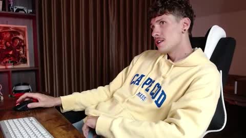 Snapshot of hercules__ chatting on November 17, 1:22 am Gregblonde Alextattoo online show from November 17, 1:22 am