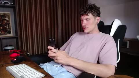 Snapshot of hercules__ chatting on November 18, 1:33 am Gregblonde Alextattoo online show from November 18, 1:33 am