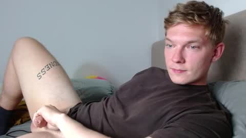 Snapshot of hercules__ chatting on November 24, 3:01 pm Gregblonde Alextattoo online show from November 24, 3:01 pm