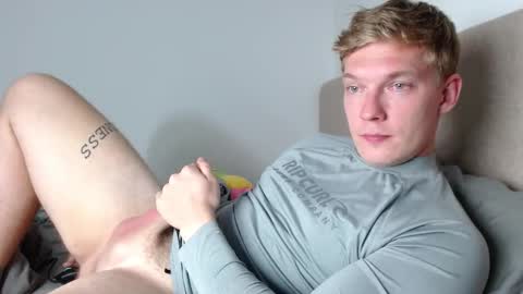 Snapshot of hercules__ chatting on November 27, 3:47 pm Gregblonde Alextattoo online show from November 27, 3:47 pm