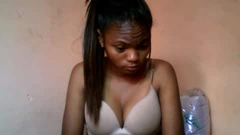 Snapshot of herisse01 chatting on June 6, 7:46 am herisse01 online show from June 6, 7:46 am