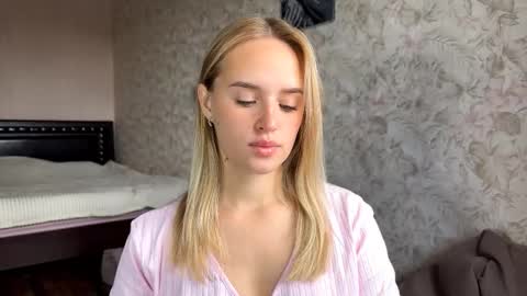 Snapshot of hermiladziekan chatting on September 12, 8:14 am Sylvia online show from September 12, 8:14 am