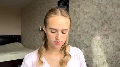 Snapshot of hermiladziekan chatting on September 17, 8:38 am Sylvia online show from September 17, 8:38 am