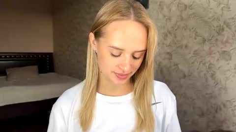 Snapshot of hermiladziekan chatting on September 23, 7:55 am Sylvia online show from September 23, 7:55 am
