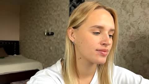 Snapshot of hermiladziekan chatting on September 27, 7:35 am Sylvia online show from September 27, 7:35 am