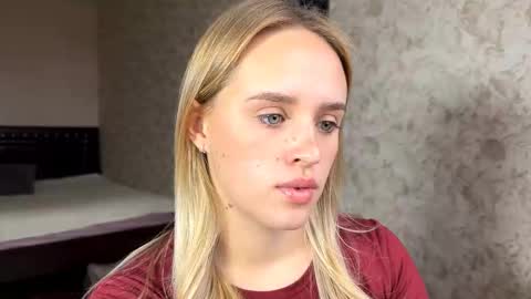 Snapshot of hermiladziekan chatting on October 7, 7:38 am Sylvia online show from October 7, 7:38 am