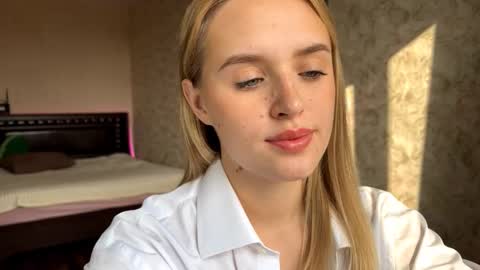 Snapshot of hermiladziekan chatting on October 11, 8:13 am Sylvia online show from October 11, 8:13 am