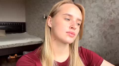 Snapshot of hermiladziekan chatting on October 18, 8:04 am Sylvia online show from October 18, 8:04 am