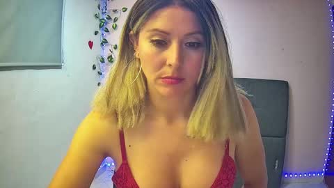 Hestesiaxx online show from December 13, 1:59 am