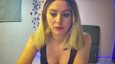 Hestesiaxx online show from December 14, 1:50 am