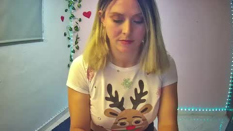 Hestesiaxx online show from December 19, 2:45 am