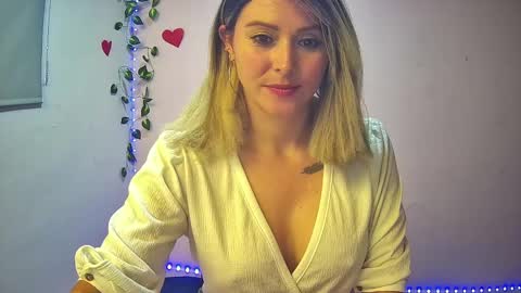 Hestesiaxx online show from December 23, 1:29 am