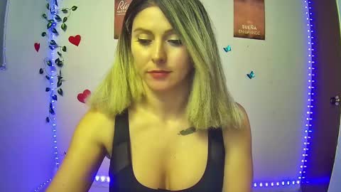 Hestesiaxx online show from February 25, 1:41 am