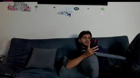 Snapshot of heteros_curious_ chatting on April 30, 8:48 pm yeis online show from April 30, 8:48 pm