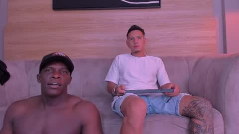 heteros men online show from May 5, 2:36 pm