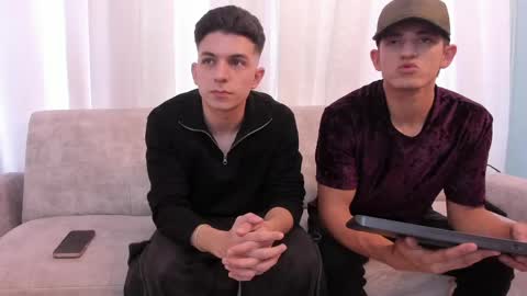 heteros men online show from May 16, 7:23 pm