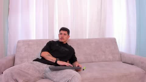 heteros men online show from May 19, 8:48 pm