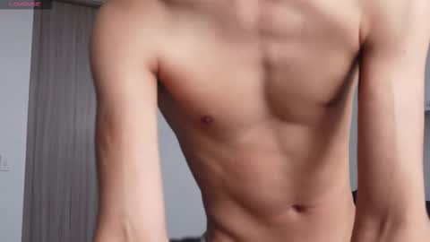 Snapshot of hey_cesard chatting on February 14, 2:33 pm hey_cesard online show from February 14, 2:33 pm