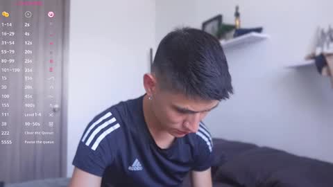 Snapshot of hey_cesard chatting on February 24, 2:58 pm hey_cesard online show from February 24, 2:58 pm