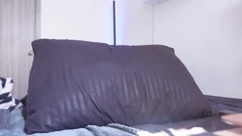 Snapshot of hey_cesard chatting on February 24, 6:58 pm hey_cesard online show from February 24, 6:58 pm